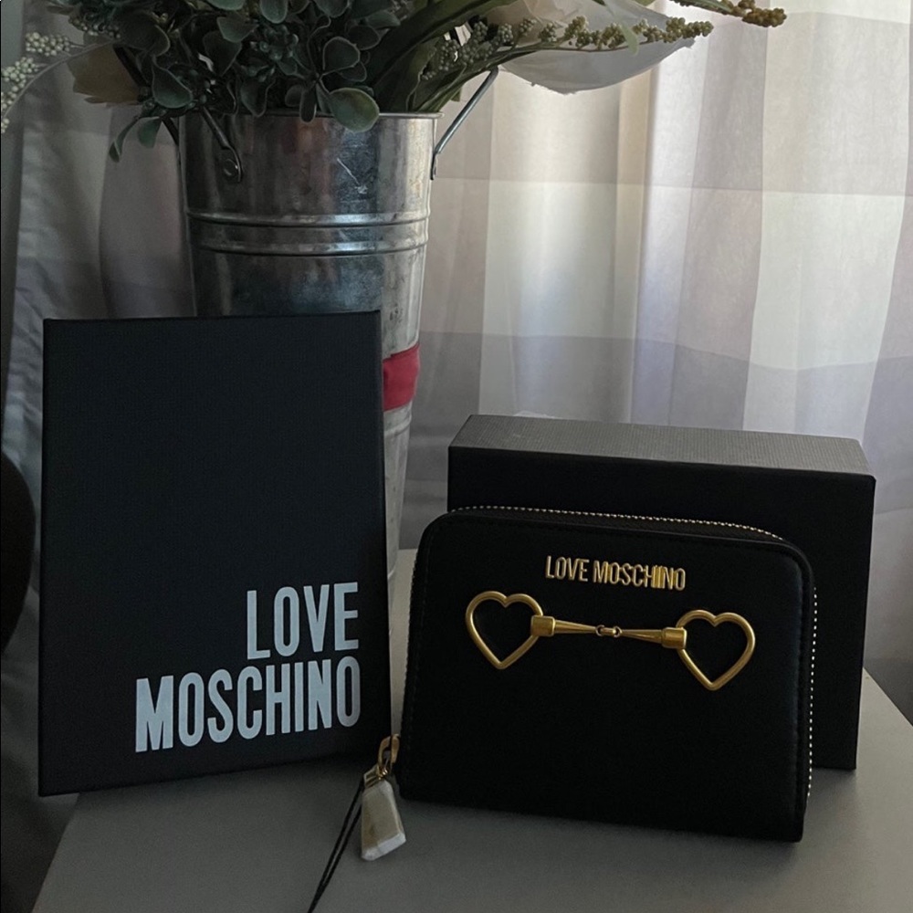 LOVE MOSCHINO BLACK SOFT HEART BIT ZIP AROUND WALLET